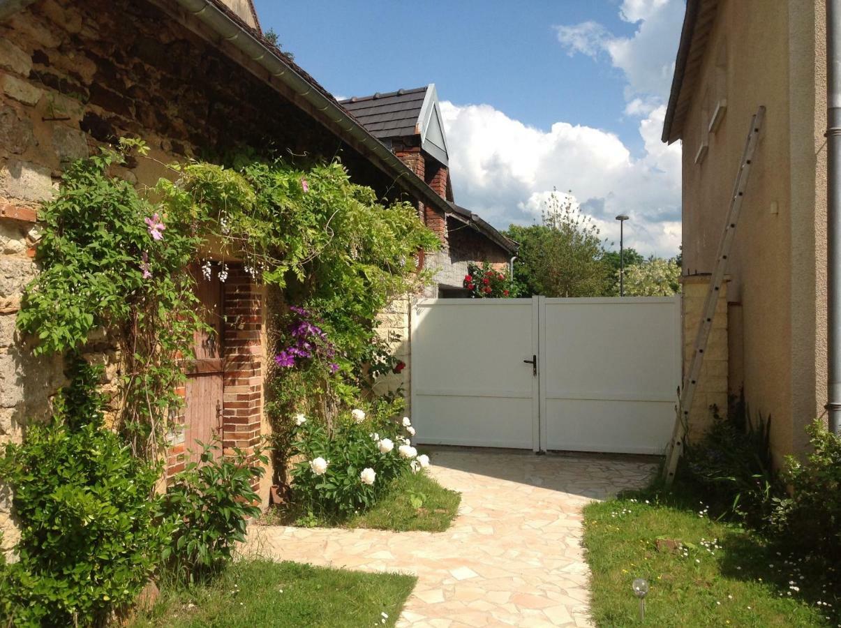La Bicoque En Puisaye Hotell Saint-Amand-en-Puisaye Exteriör bild